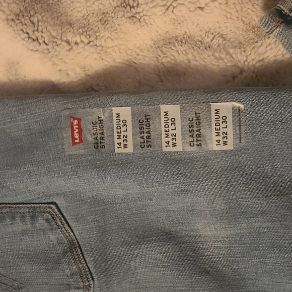 NWT !! LEVI SCULPT JEANS !! - Picture 5 of 7